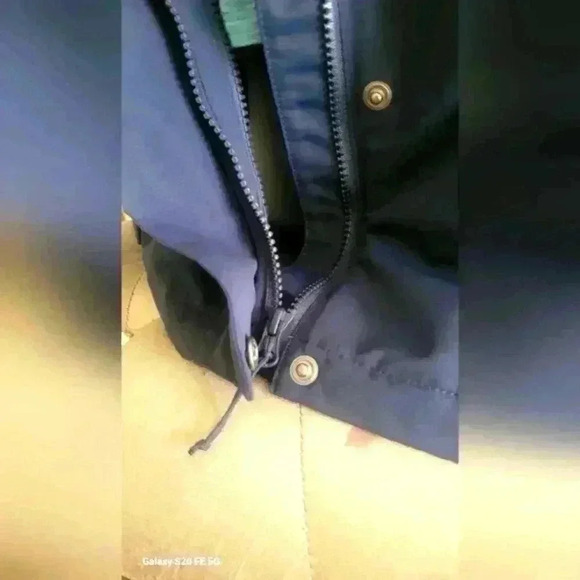 Columbia insulated women's jacket, Medium, Navy blue , in excellent condition. - Picture 10 of 14